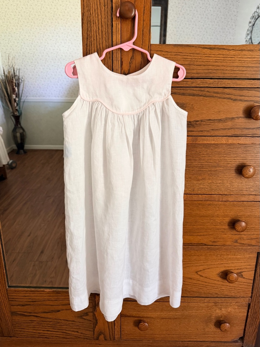 Sleeveless White Size 5 Dress with Pink Trim